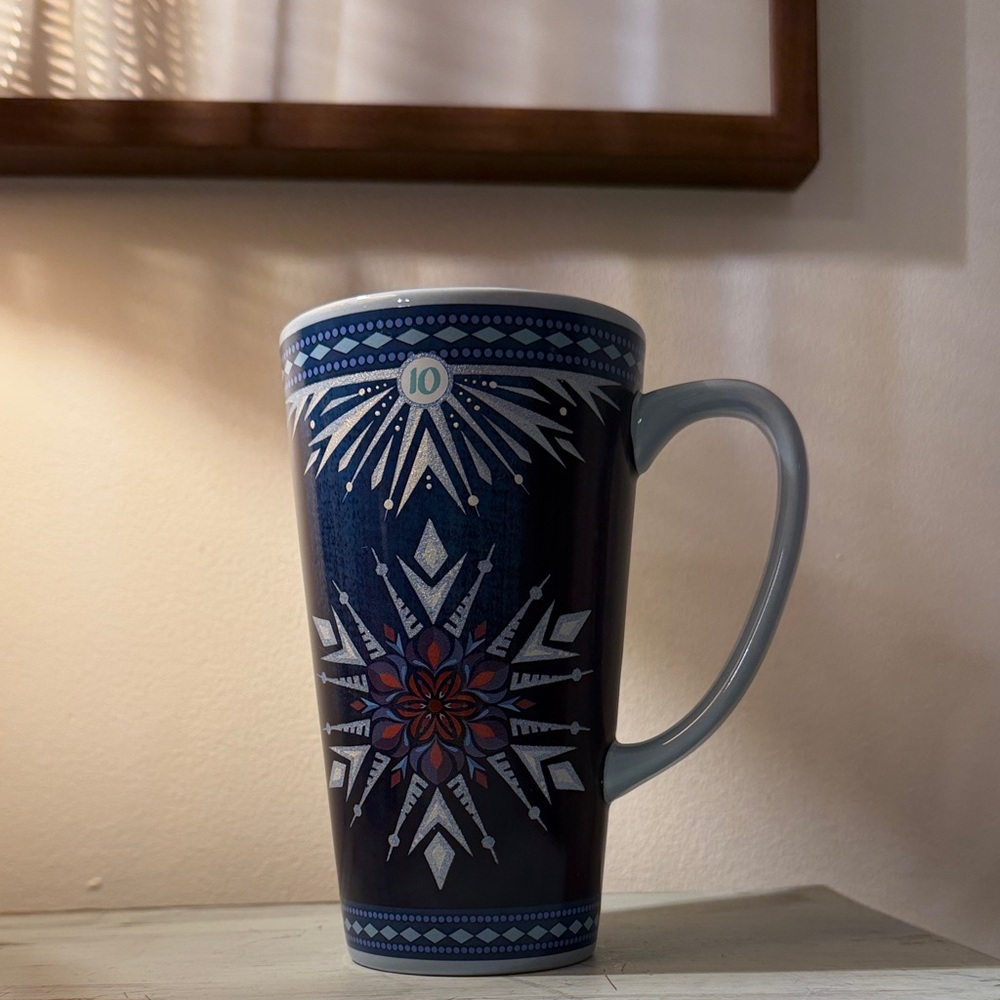Disney Store - Frozen 10 year anniversary Mug (16oz) featuring Elsa - Picture 2 of 10